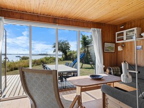 Televisión y chimenea 