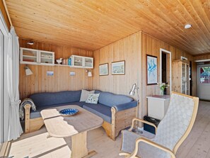 Televisión y chimenea 