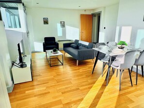 Interior - Bright 2-bed Apartment York City Centre - Walk to Everything (York)