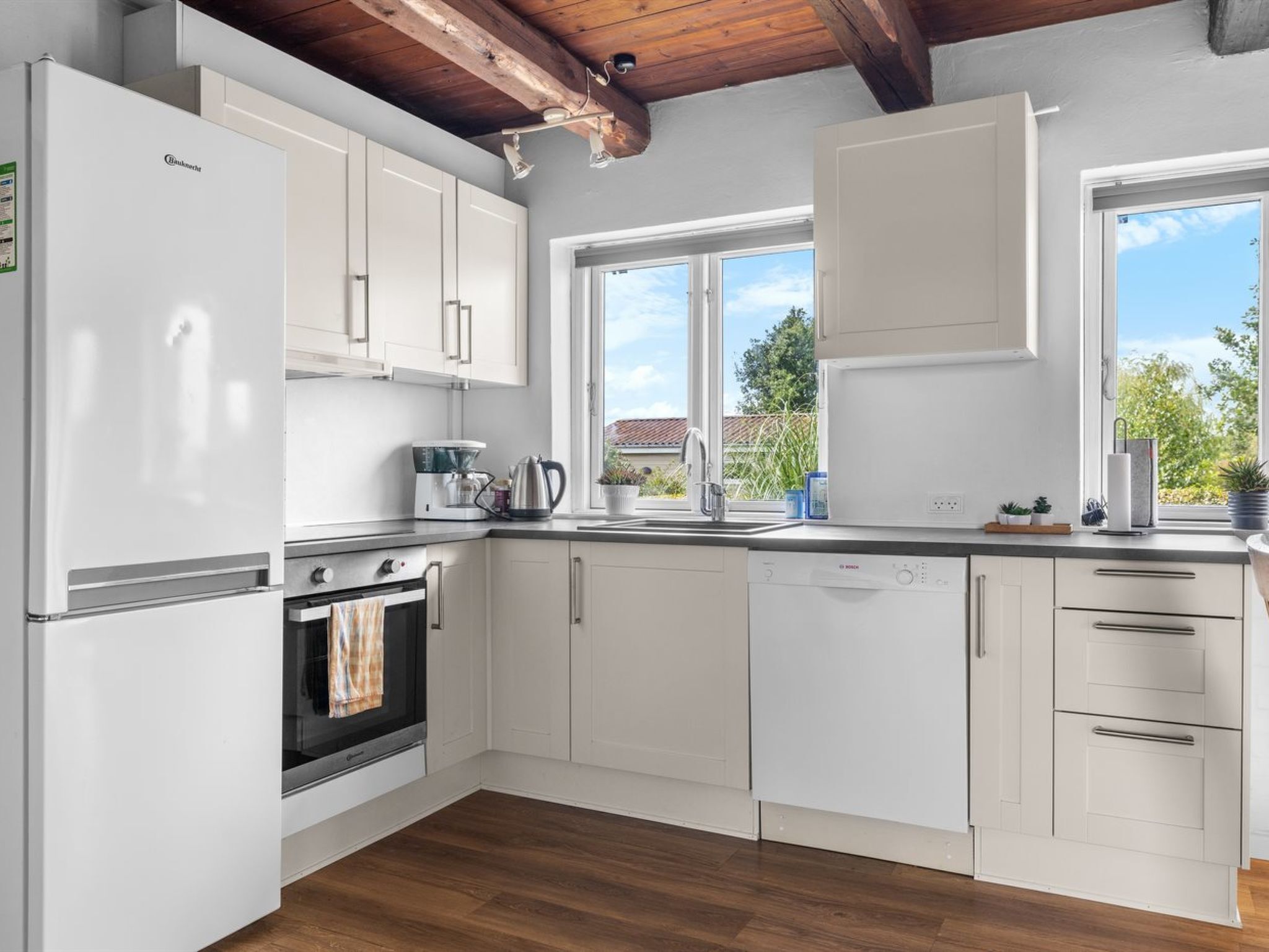 Réfrigérateur, micro-ondes, four, lave-vaisselle