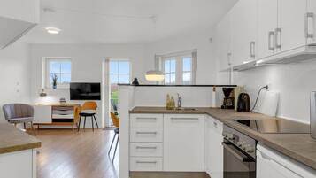 Réfrigérateur, micro-ondes, lave-vaisselle