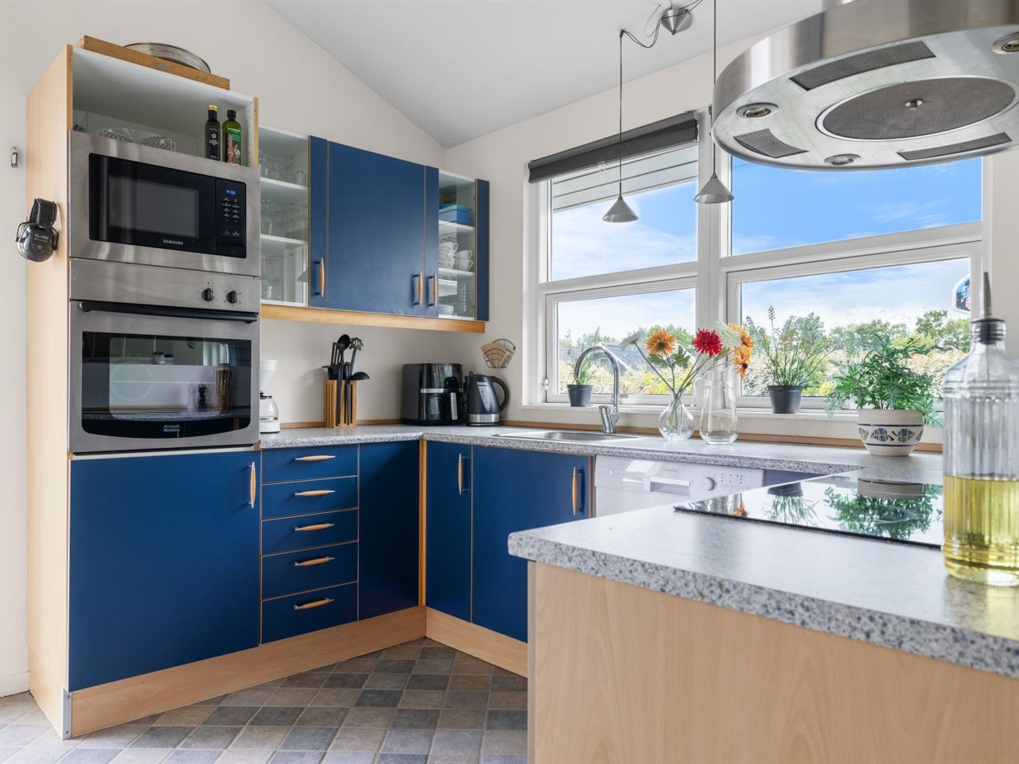 Réfrigérateur, micro-ondes, lave-vaisselle