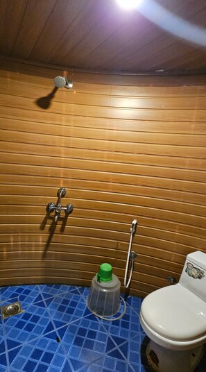 Shower, free toiletries, towels, soap - Ashoka Theeram By Deva's Varkala (Kollam)