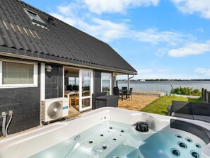 Tina de hidromasaje al aire libre