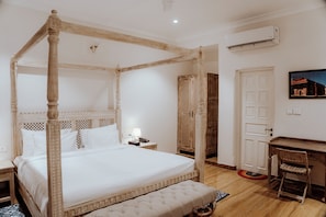 Suite | In-room safe, desk, laptop workspace, blackout drapes - Kutani Stays (Jaipur)