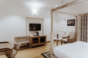 Svit | Värdeförvaringsskåp på rummet, skrivbord och arbetsyta för laptop