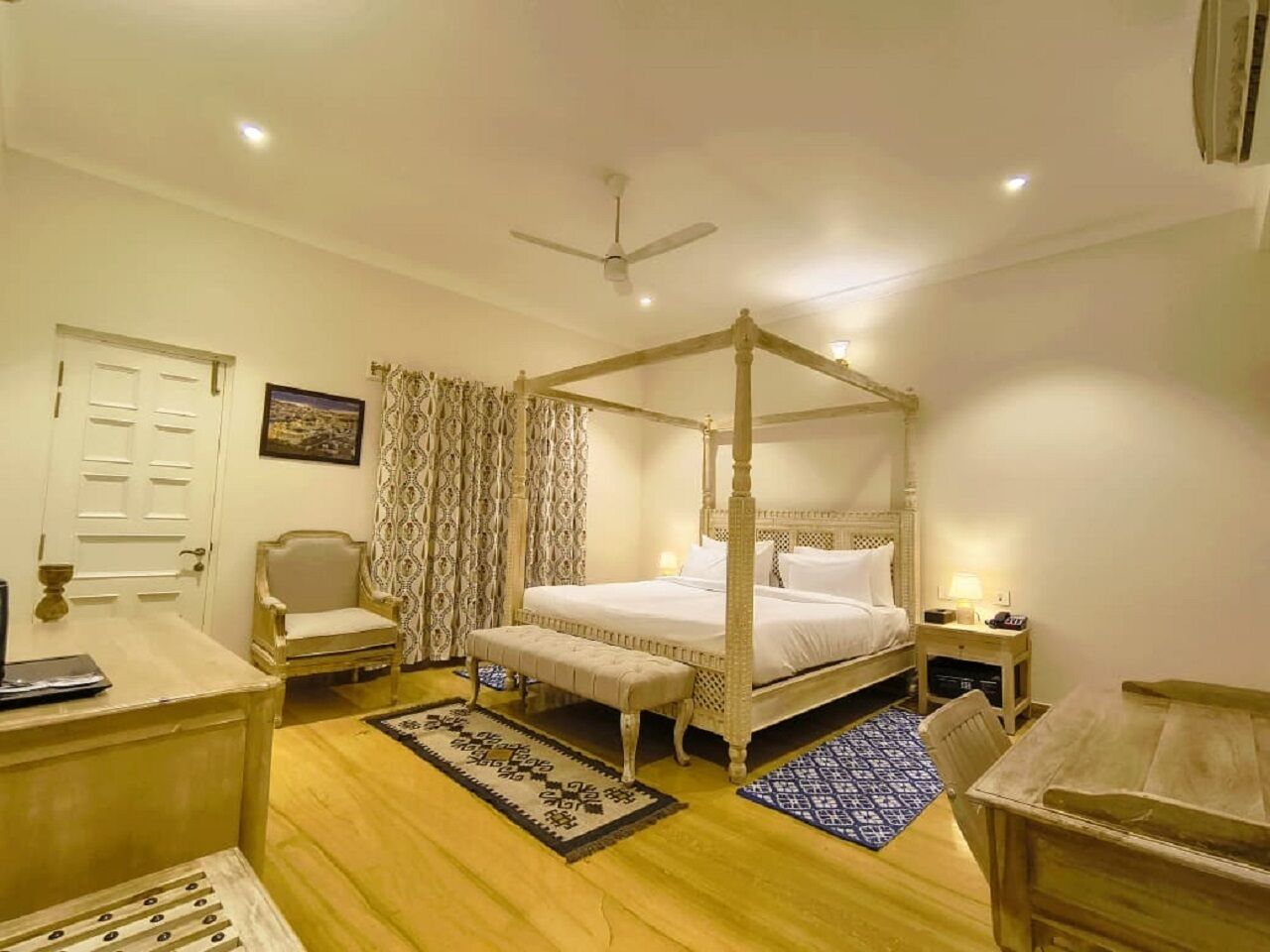 Suite | In-room safe, desk, laptop workspace, blackout drapes