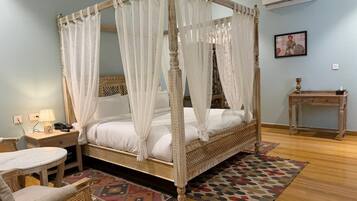 Suíte | Cofres nos quartos, escrivaninha, espaço de trabalho para notebook