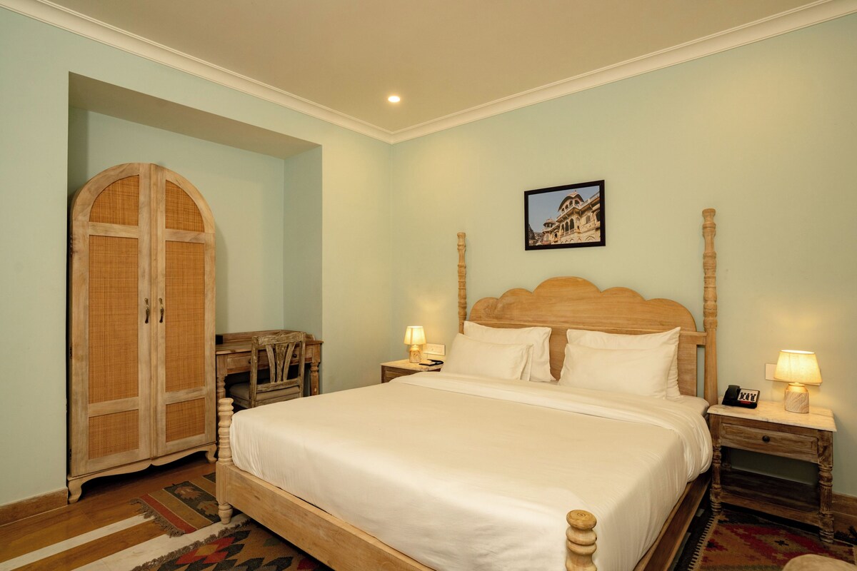Boutique Room | Cofres nos quartos, escrivaninha, espaço de trabalho para notebook