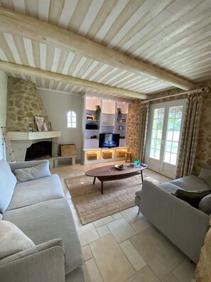 Smart TV - Villa with pool in Provence - near Isle-sur-la-Sorgue, Avignon and Gordes (Caumont-sur-Durance)