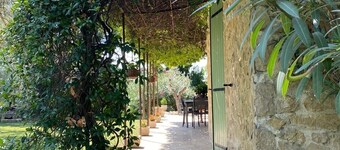 Villa with pool in Provence - near Isle-sur-la-Sorgue, Avignon and Gordes