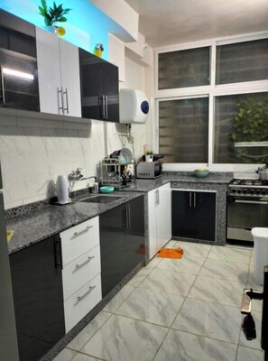 Fridge, microwave, oven, stovetop - Apartment rte immouzer (Fès)