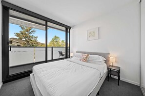 Apartment | 2 bedrooms, bed sheets - Bright Unit With Secure Parking and Garden Access (Canberra)