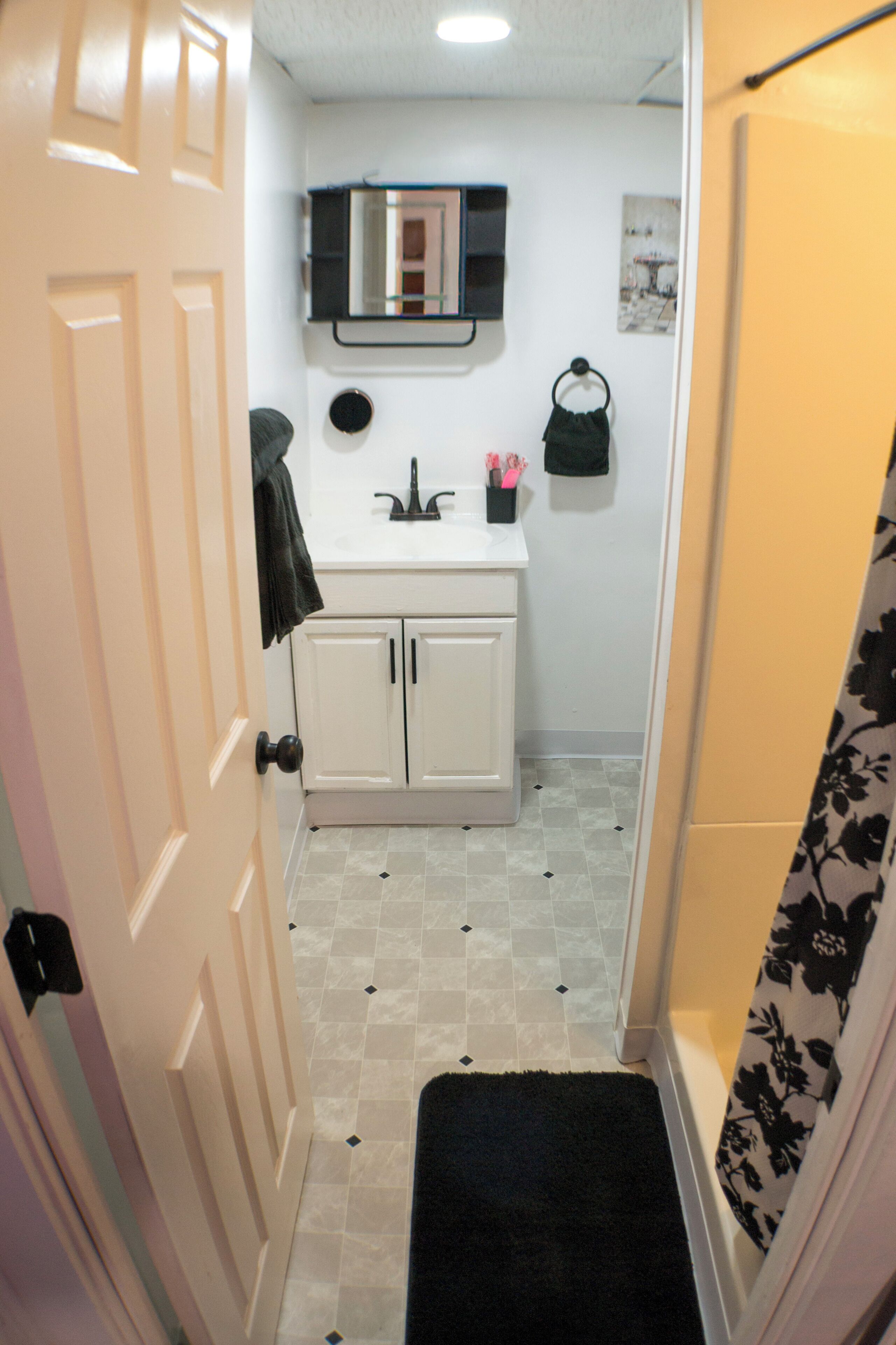 Doccia, asciugacapelli, asciugamani, sapone