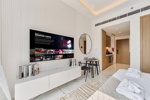 Iron/ironing board, WiFi, bed sheets - Elegant Studio in Azizi Riviera | Perfect Getaway (Dubai)