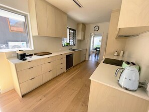 Private kitchen - Cottesloe / Swanbourne coastal oasis - steps to the sand (Cottesloe)