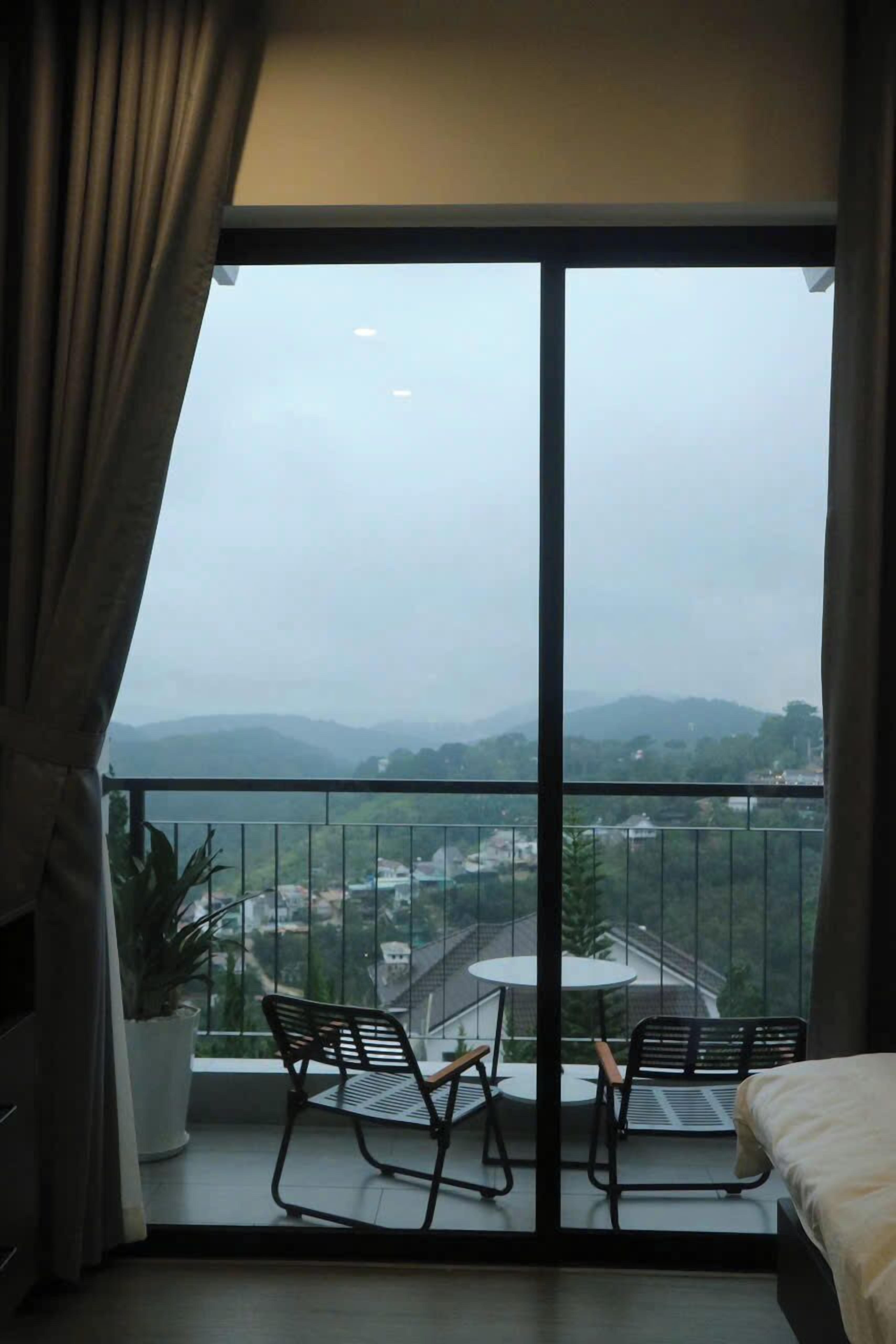 Deluxe Double Room, 1 Queen Bed, Balcony, Mountain View | Terrace/patio