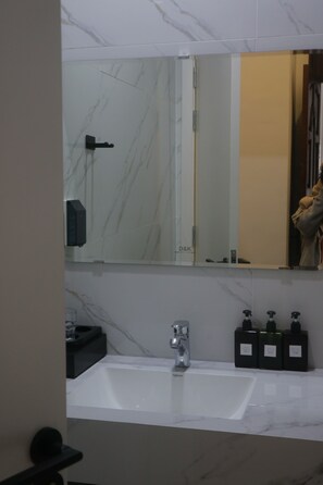 Double Room, Courtyard View | Bathroom