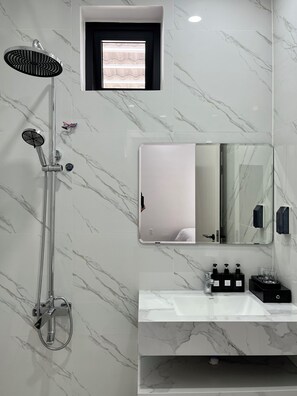 Family Room, Garden View | Bathroom