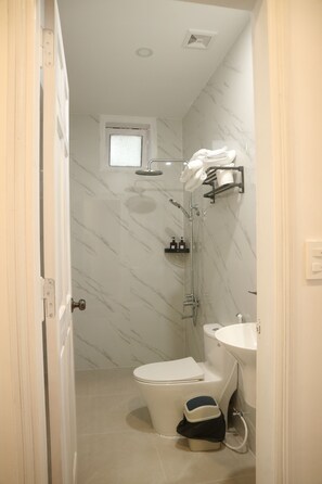 Deluxe Double Room, 1 Queen Bed, Balcony, Mountain View | Bathroom | Slippers - Famille Hotel Da Lat (Da Lat)