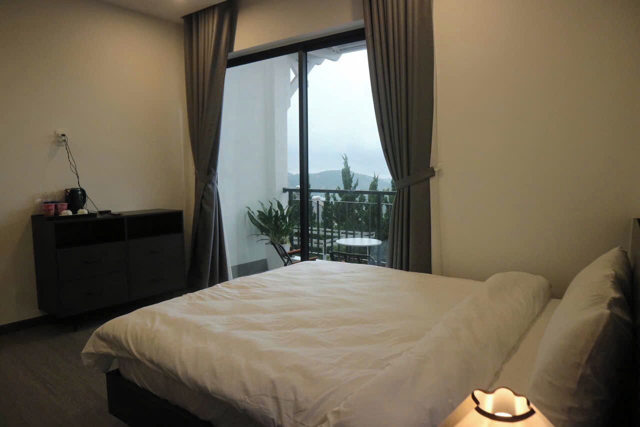 Deluxe-Doppelzimmer, 1 Queen-Bett, Balkon, Bergblick | Kostenloses WLAN