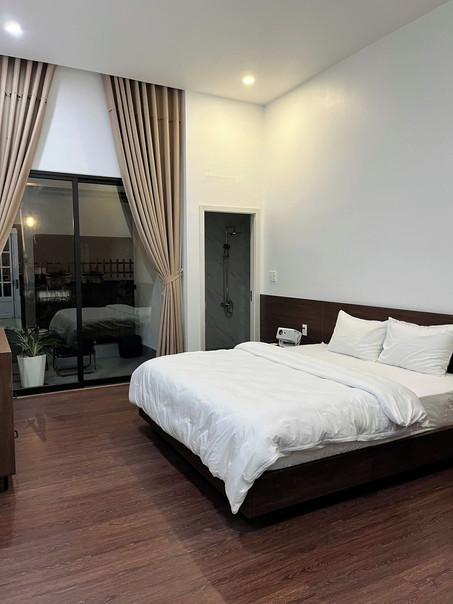 Doppelzimmer, 1 King-Bett, Balkon | Kostenloses WLAN