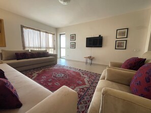 TV - Beautiful apartment in downtown Agadir at Galerie Talborjt (Agadir)