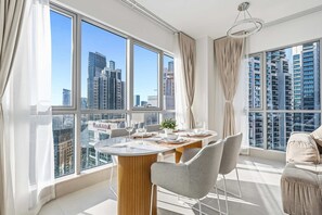 House - Stayshort - Sophisticated 1 Bedroom in Downtown That Sleeps 2 (Dubai)