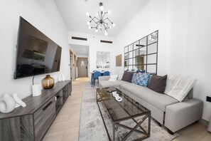 House - Stayshort - 1BR in JVC That Sleeps 4 With Balcony (Dubai)