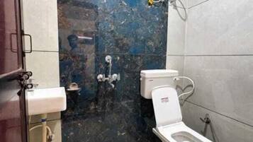 Deluxe Double Room | Bathroom