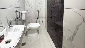 Deluxe tweepersoonskamer | Badkamer