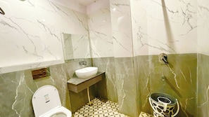Dusche, Regendusche, kostenlose Toilettenartikel, Bidet