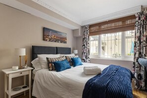 2 bedrooms, iron/ironing board, WiFi, bed sheets - Entire Hyde Park Family Apartment (London)