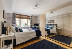2 makuuhuonetta, silitysrauta/-lauta, Wi-Fi, vuodevaatteet