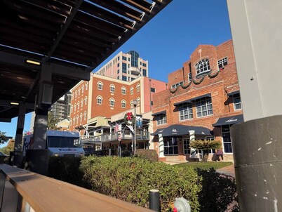 Walk everywhere - Downtown - FSU - Capitol