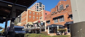 Walk to FSU, Downtown & the Capitol-PRIME location