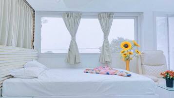 In-room safe, desk, free WiFi