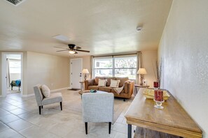 House (3 Bedrooms) | Interior - 2 Mi to Gulf! Pet-friendly Home in New Port Richey (New Port Richey)