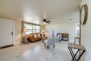 House (3 Bedrooms) | Interior - 2 Mi to Gulf! Pet-friendly Home in New Port Richey (New Port Richey)