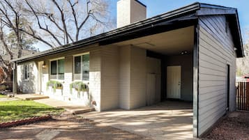 ํ์ฐ์ค (3 Bedrooms) | ๋ด๋ถ