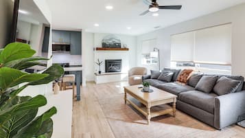 ํ์ฐ์ค (3 Bedrooms) | ์๋ฐ ์์ค ์ ๋ฉด