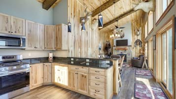 House (2 Bedrooms) | Interior