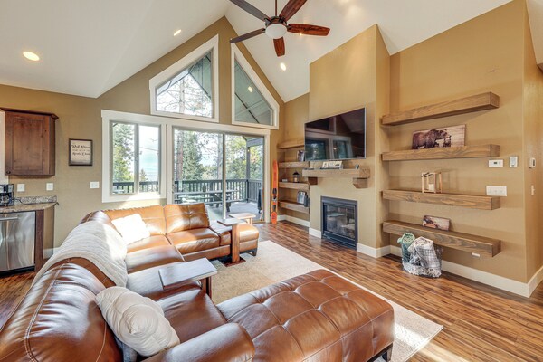 Deck + Views: Scenic Group Getaway In Lakeside! - Montana