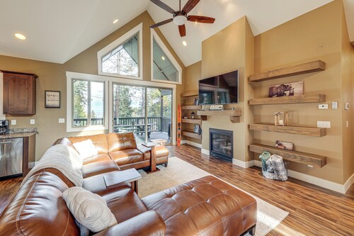 Deck + Views: Scenic Group Getaway in Lakeside!