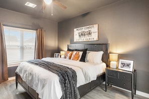Apartment (4 Bedrooms) | Interior - Modern 4BR Ensuite Townhome Near Texas A&M (College Station)