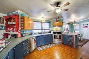 House (3 Bedrooms) | Interior - Families Welcome! Home w/ Playground in Kingston (Kingston)