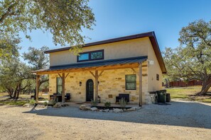 Interior - Hill Country Casita Near Guadalupe River! (Bulverde)