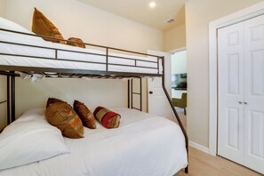 Interior - Hill Country Casita Near Guadalupe River! (Bulverde)