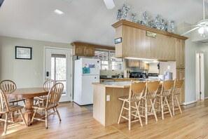 Interior - Moms Cabin on Lake Wylie w/ Private Dock! (Charlotte)