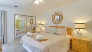 Apartment (3 Bedrooms) | Interior - 650 Feet to the Beach! Arcadian Shores Townhome (Myrtle Beach)